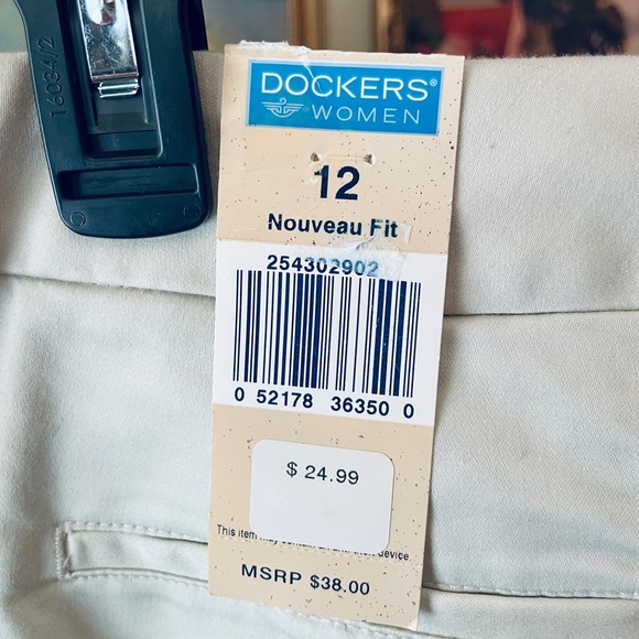 NWT Dockers women’s Metro Capri pants Nouveau Fit stretch pockets 12 light khaki - Picture 7 of 11